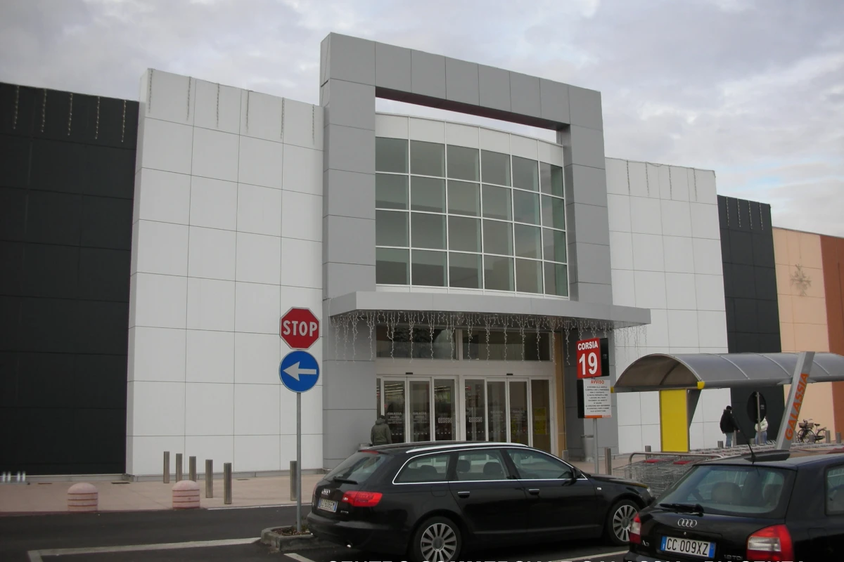 Supermercato galassia piacenza costruzioni casella facciata continua metra alluminio