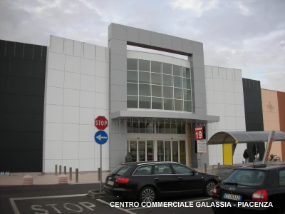 Supermercato galassia piacenza costruzioni casella facciata continua metra alluminio